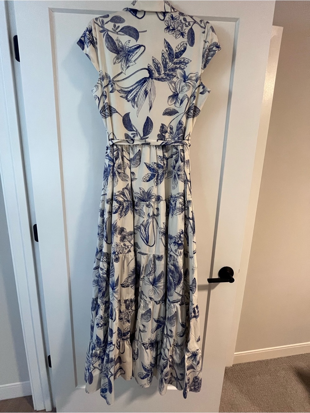 Avec Les Filles White Maxi Dress with Blue Floral Print NWT - Picture 4 of 4